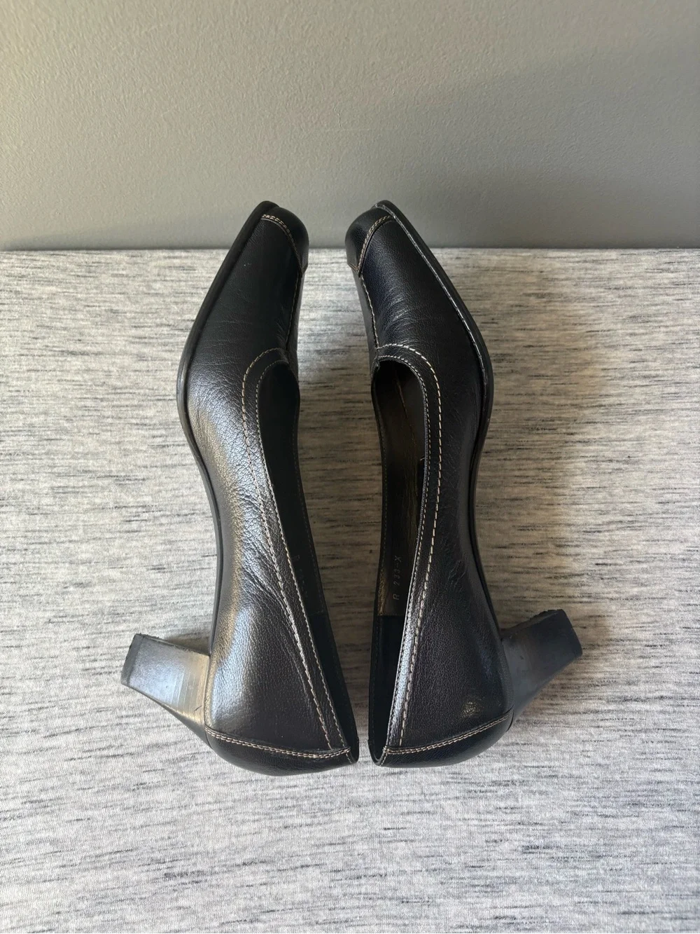 Roberto Capucci Black Leather Heels Made in Italy Size 7 AAA Narrow Classic Pump - Picture 8 of 9